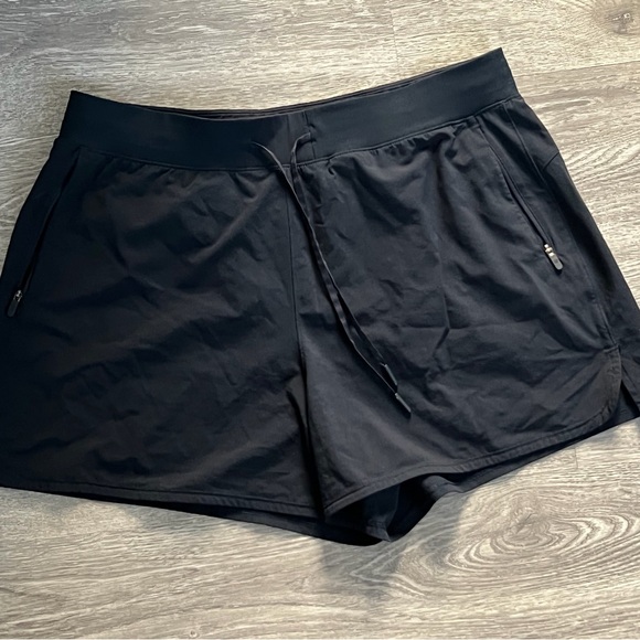 lululemon athletica true navy trainer shorts - Picture 2 of 5
